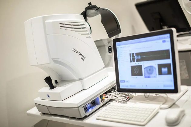 Carl Zeiss IOL MASTER 700 Device