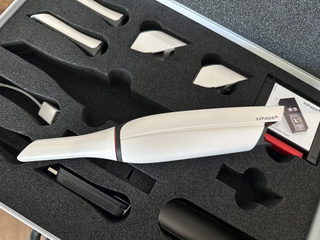 3Shape TRIOS 4 Wireless Dental Intraoral Scanner - Image 2