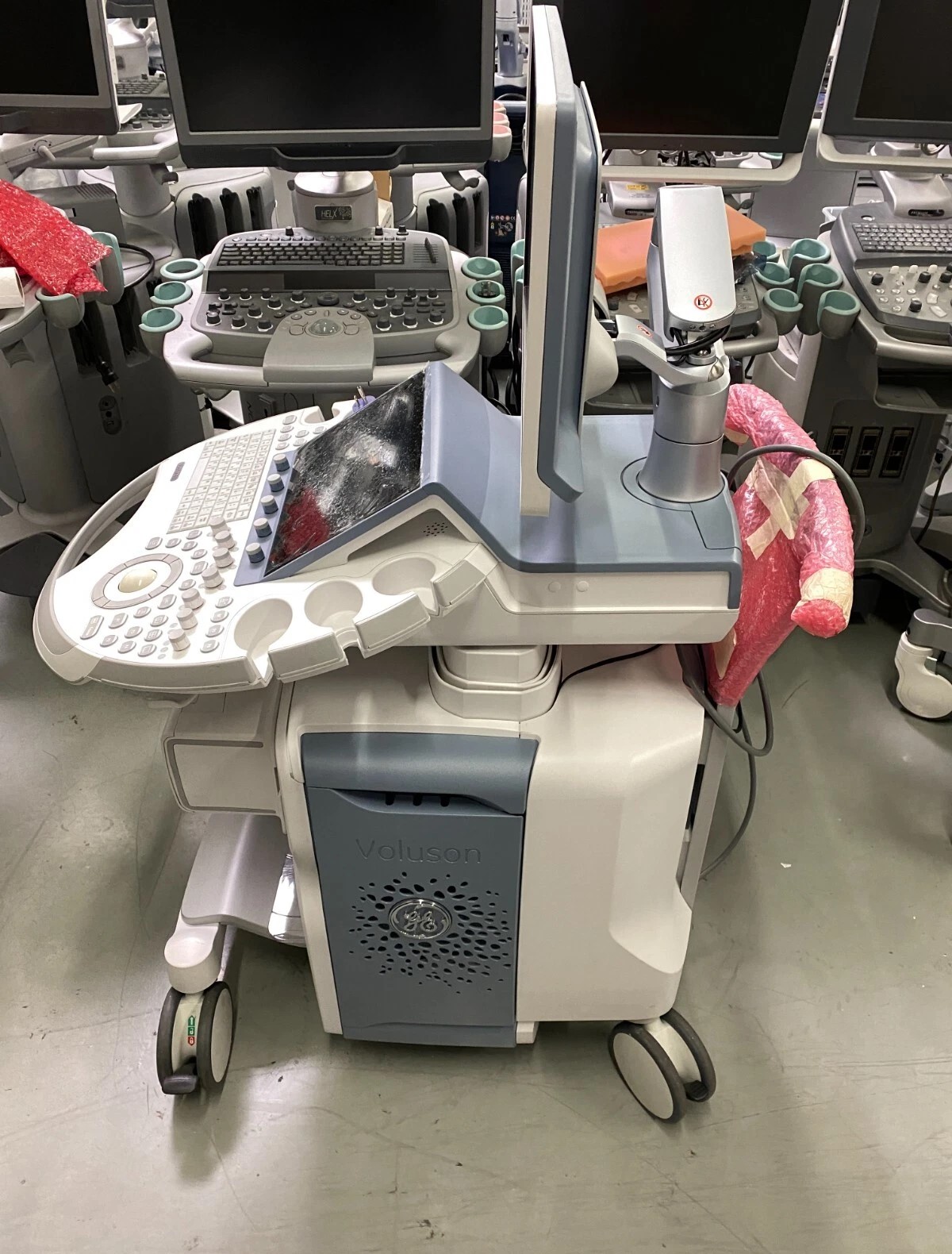 GE VOLUSON E8 ULTRASOUND MACHINE - Image 2