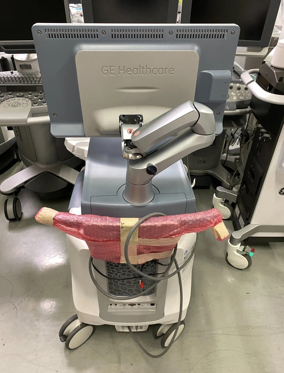 GE VOLUSON E8 ULTRASOUND MACHINE - Image 4