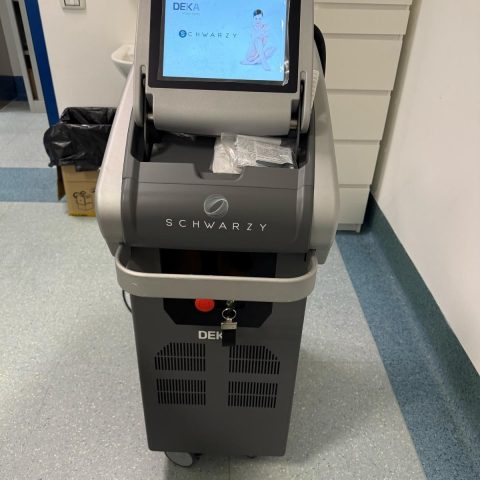 Deka Schwarzy Machine