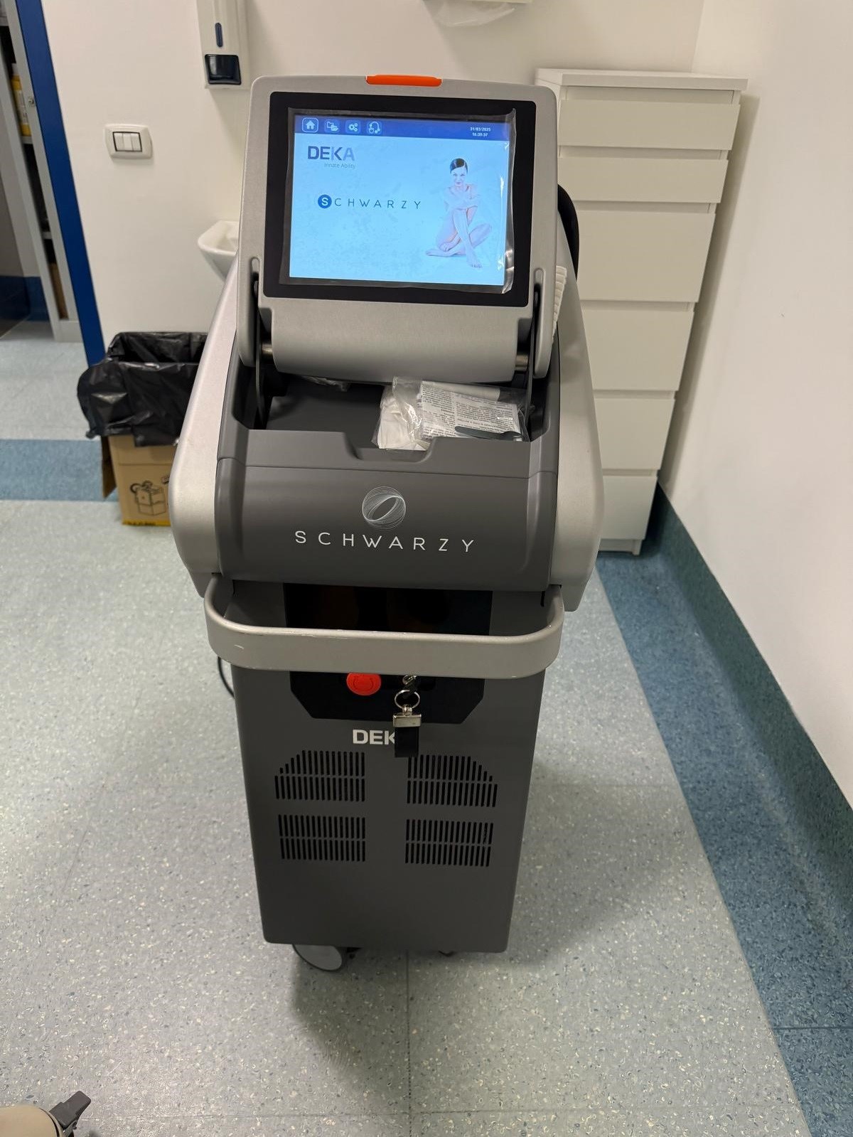 Deka Schwarzy Machine